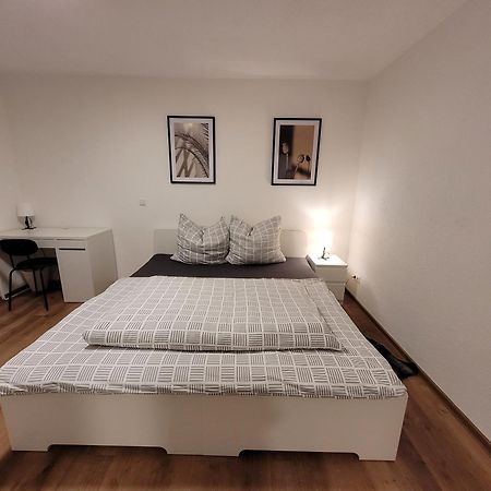 Living Flat, Eine Wohnung Mit Zwei Schlafzimmern Und Balkon Schorndorf  Buitenkant foto
