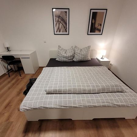 Living Flat, Eine Wohnung Mit Zwei Schlafzimmern Und Balkon Schorndorf  Buitenkant foto