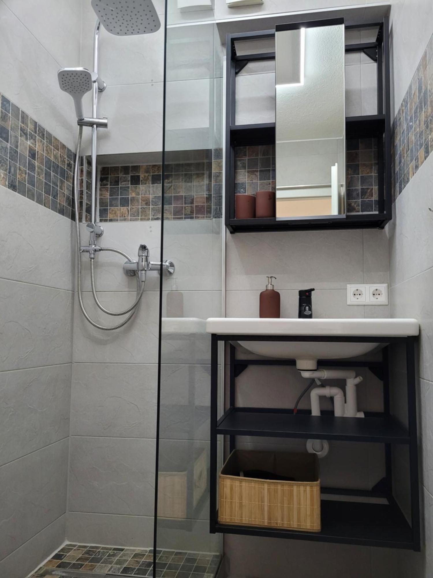 Living Flat, Eine Wohnung Mit Zwei Schlafzimmern Und Balkon Schorndorf  Buitenkant foto