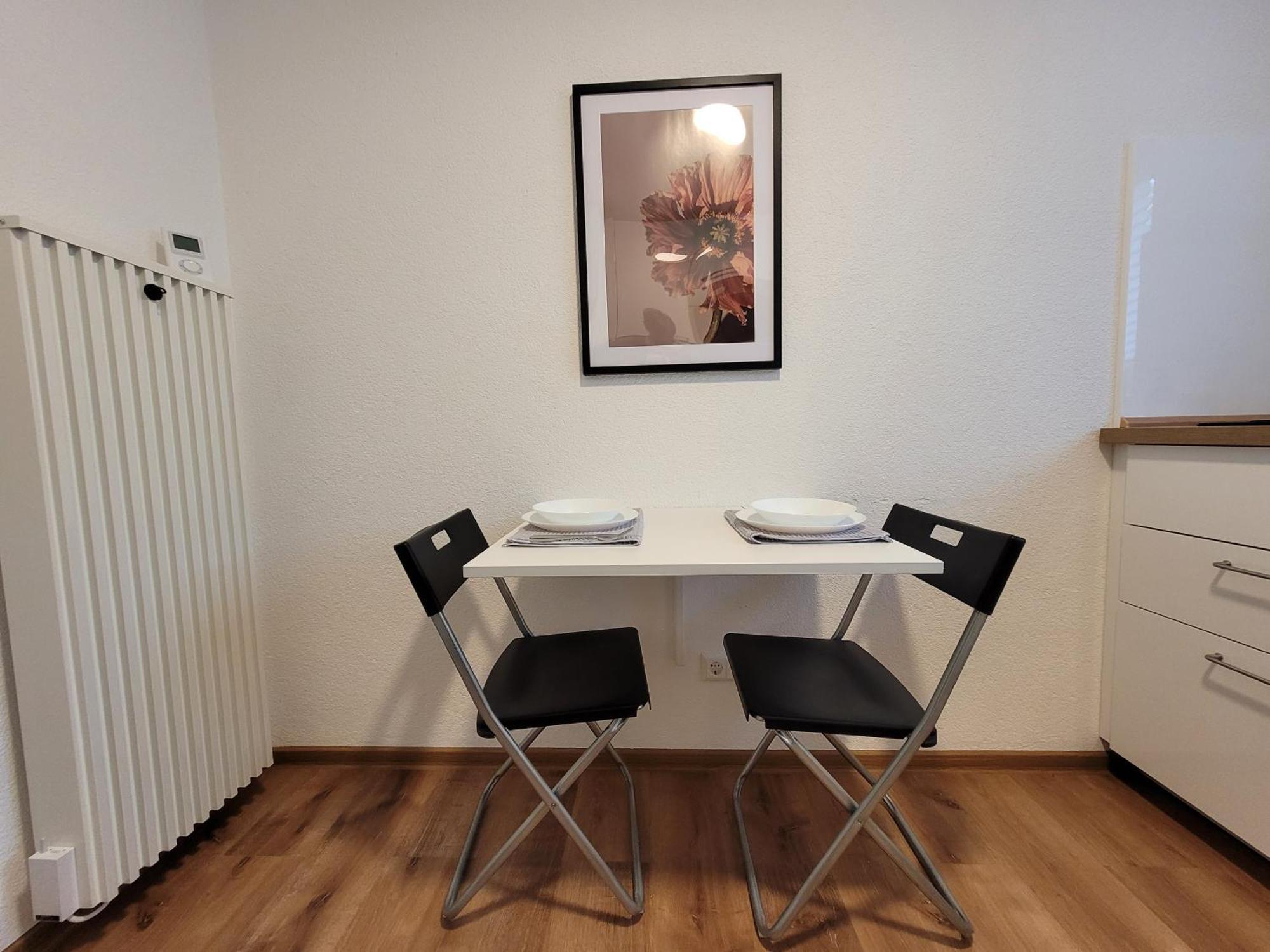 Living Flat, Eine Wohnung Mit Zwei Schlafzimmern Und Balkon Schorndorf  Buitenkant foto