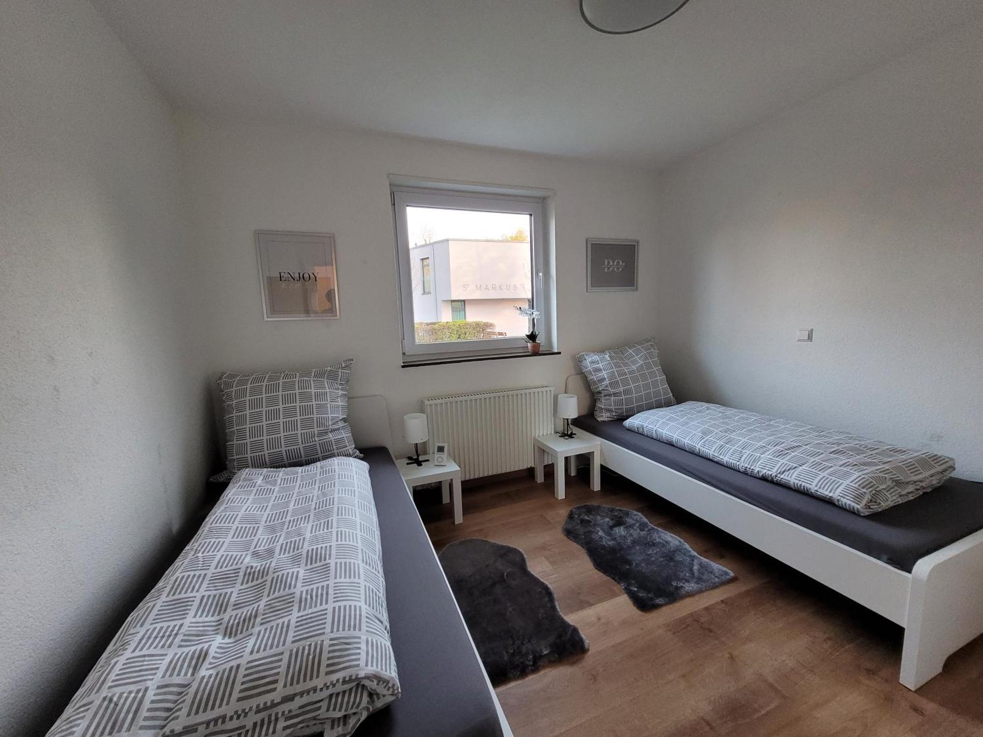 Living Flat, Eine Wohnung Mit Zwei Schlafzimmern Und Balkon Schorndorf  Buitenkant foto