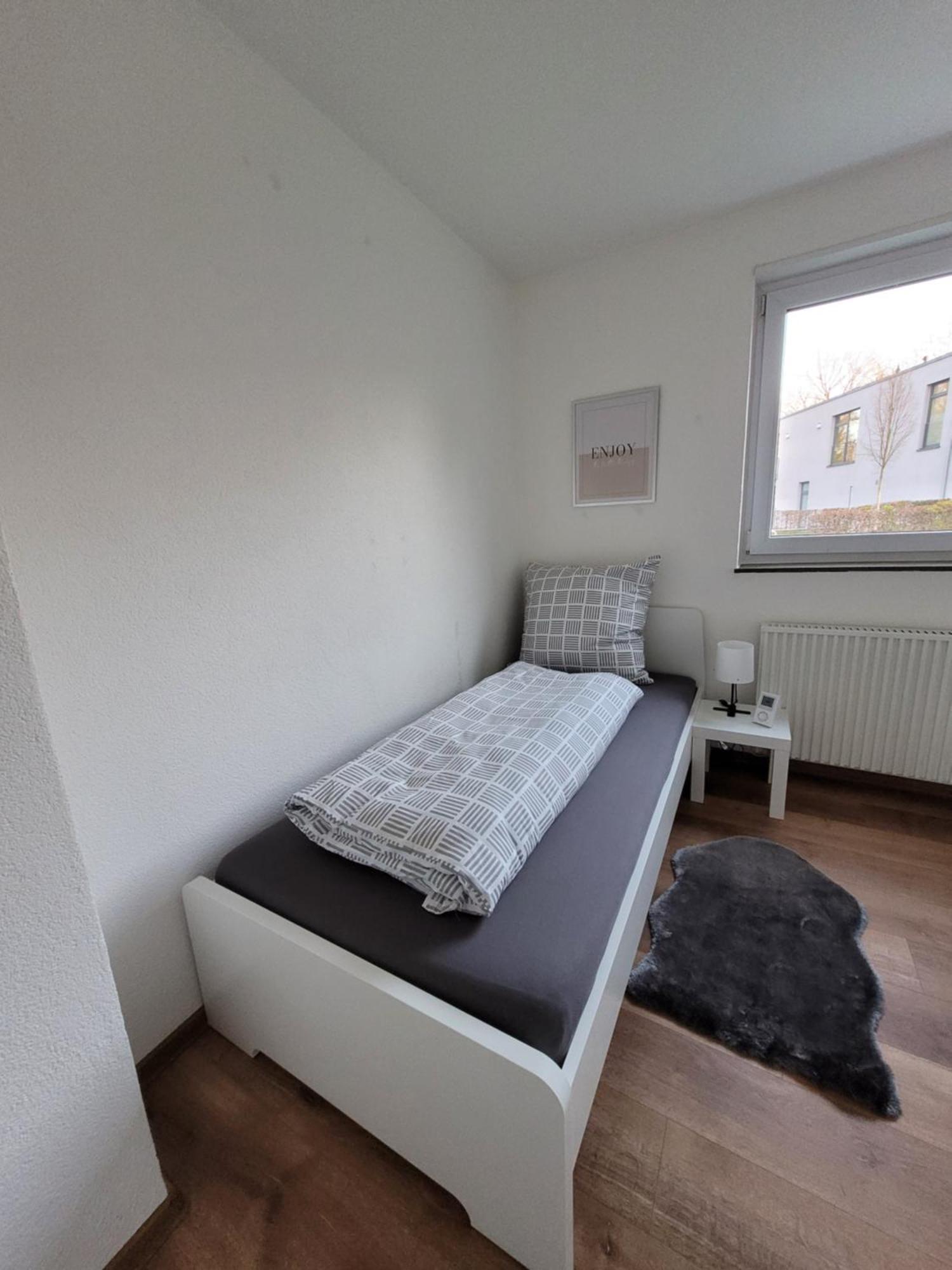 Living Flat, Eine Wohnung Mit Zwei Schlafzimmern Und Balkon Schorndorf  Buitenkant foto